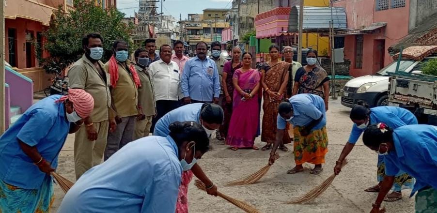 அனந்தபுரம் பேரூராட்சி சார்பாக தூய்மை பாரத இந்தியா நிகழ்ச்சி ஜேசு ஜூலியஸ் ராஜா தலைமையில் நடைபெற்றது.