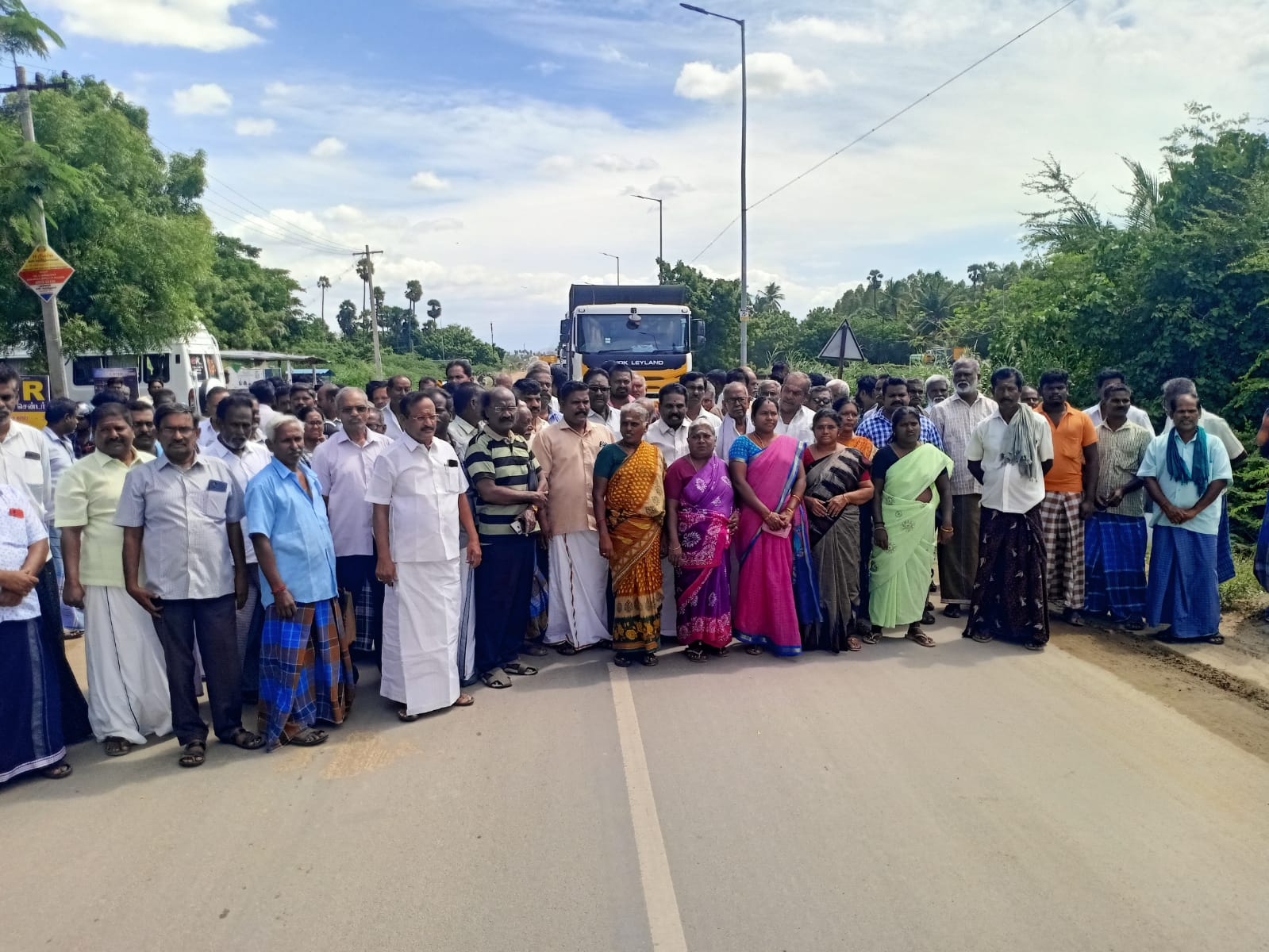 கரூரில் தொடரும் மணற்கொள்ளை கண்டு கொள்ளாத அரசியல் கட்சிகள் ?