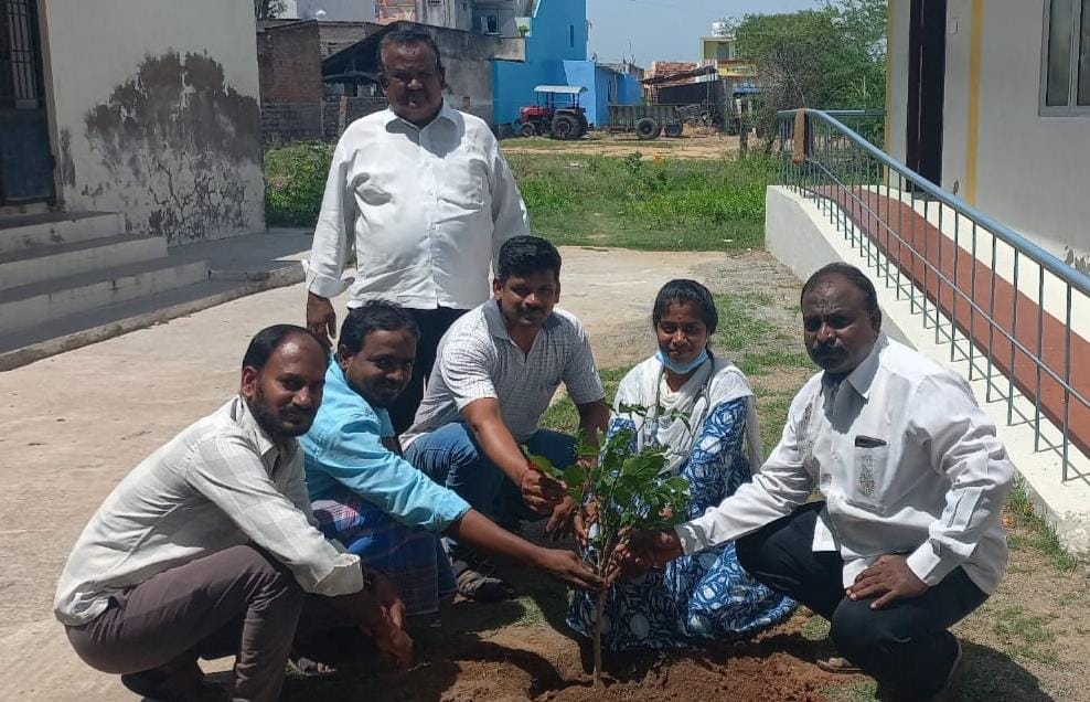 அனந்தபுரம் ரோட்டரி சமுதாய குழுமம் சார்பாக மரக்கன்று நடும் நிகழ்ச்சி ஆரம்ப சுகாதார நிலையத்தில் நடைபெற்றது.