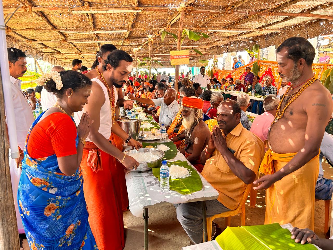 வேல்யூ ரியாலிட்டி நிறுவனர் மகேந்திரன் தலைமையில் அன்னதான நிகழ்ச்சி